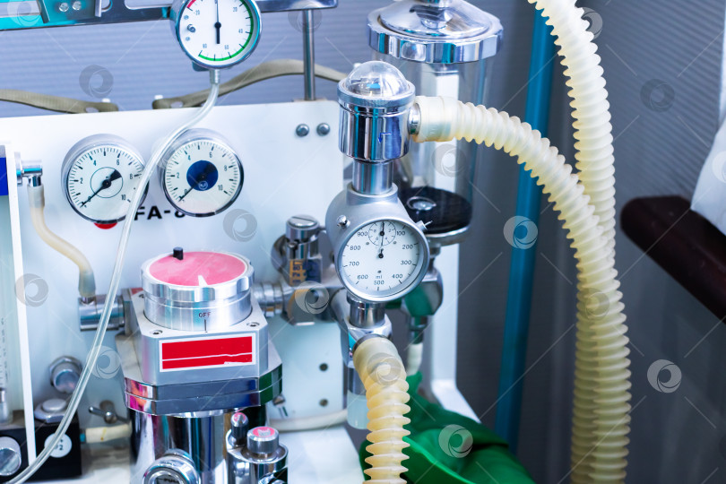 Скачать Визуальное представление, демонстрирующее сложные функции медицинского аппарата искусственной вентиляции легких фотосток Ozero