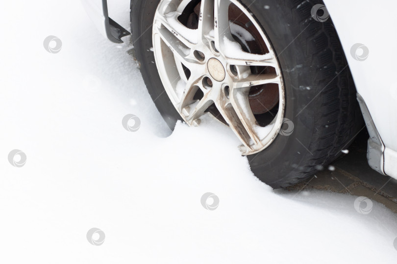 Скачать Срочный ремонт автомобиля и меры предосторожности после дорожно-транспортного происшествия в зимний сезон фотосток Ozero