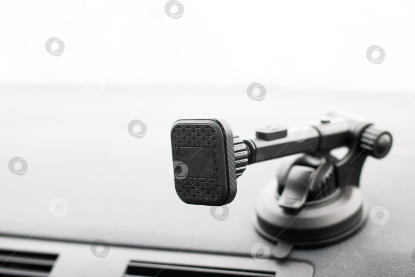 Скачать Профессиональное автомобильное крепление для микрофона с эстетичной и функциональной переносимостью в городских условиях фотосток Ozero
