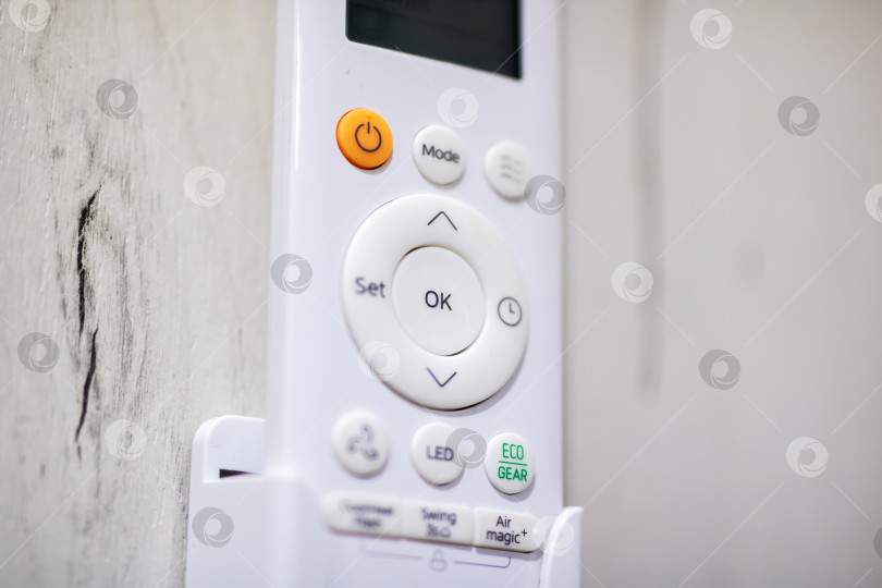 Скачать Липкие знаки влажности вокруг панели управления указывают на необходимость немедленной очистки и восстановительных работ фотосток Ozero