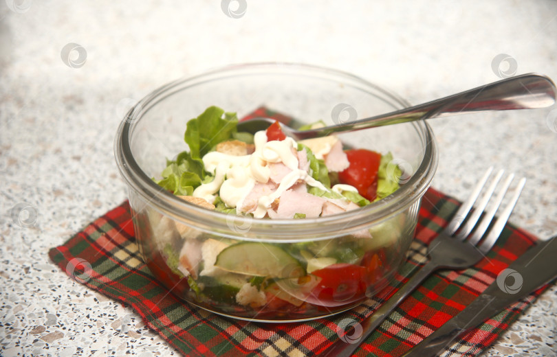 Скачать Салат с мясом и овощами фотосток Ozero