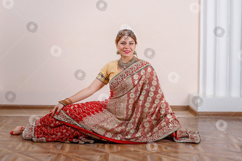 Скачать женщина в сари фотосток Ozero