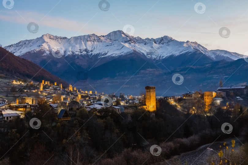 Скачать Деревня Ушгули ночью, Грузия фотосток Ozero