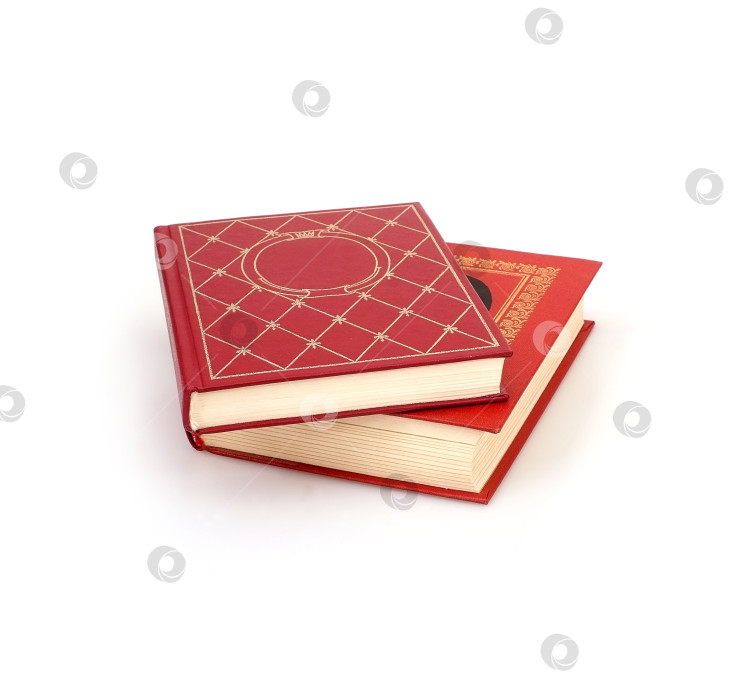 Скачать Стопка красных книг, выделенных на белом фоне фотосток Ozero