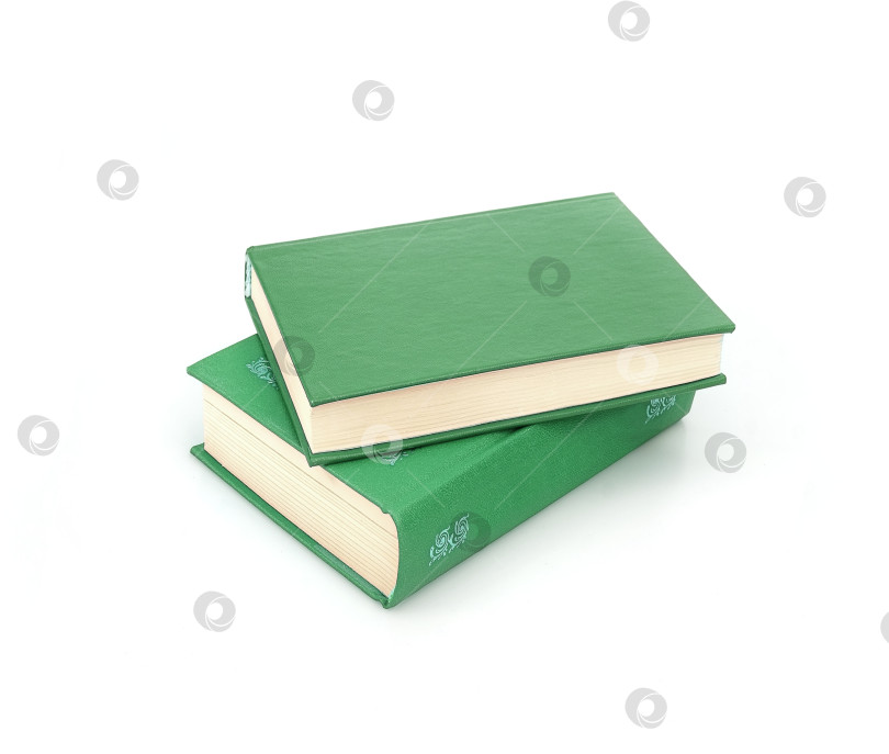 Скачать Стопка книг в цветных обложках с белыми листами, выделяющимися на белом фоне фотосток Ozero