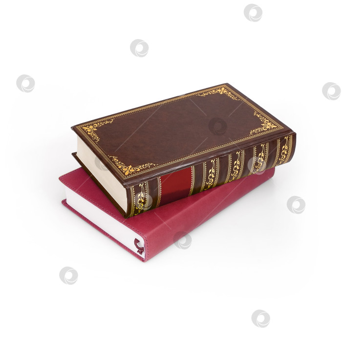 Скачать Стопка книг в цветных обложках с белыми листами, выделяющимися на белом фоне фотосток Ozero