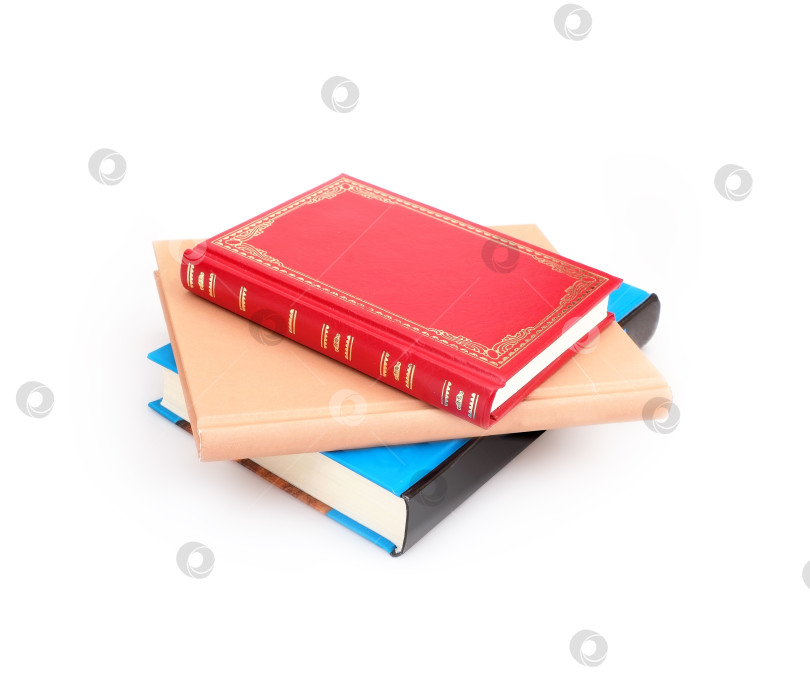 Скачать Стопка книг в цветных обложках с белыми листами, выделяющимися на белом фоне фотосток Ozero