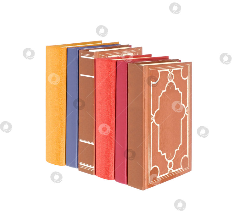 Скачать Стопка книг в цветных обложках с белыми листами, выделяющимися на белом фоне фотосток Ozero