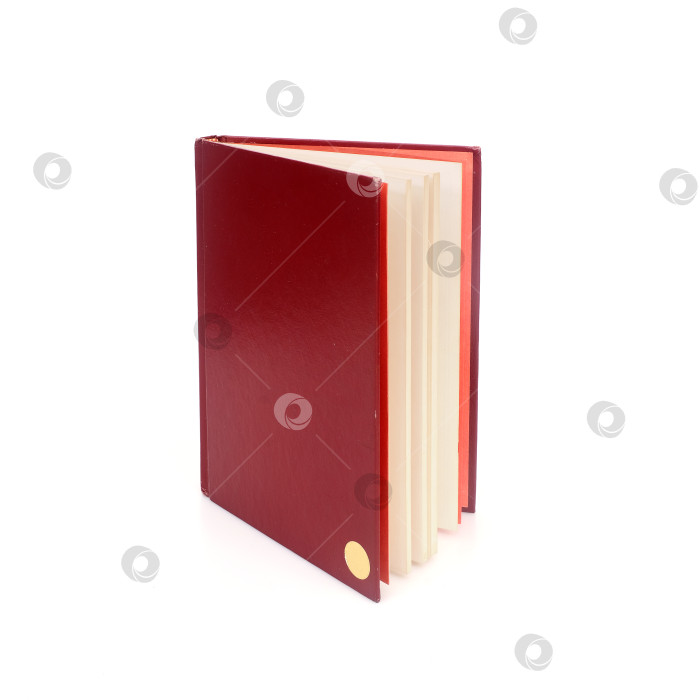 Скачать Книга в красной обложке, выделенная на белом фоне фотосток Ozero