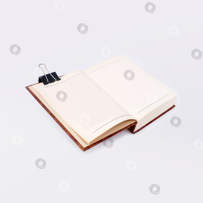Скачать Раскрытая книга с белыми листами, выделенными на белом фоне фотосток Ozero