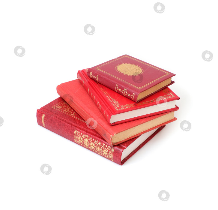 Скачать Стопка книг в красных обложках с белыми листами, выделяющимися на белом фоне фотосток Ozero