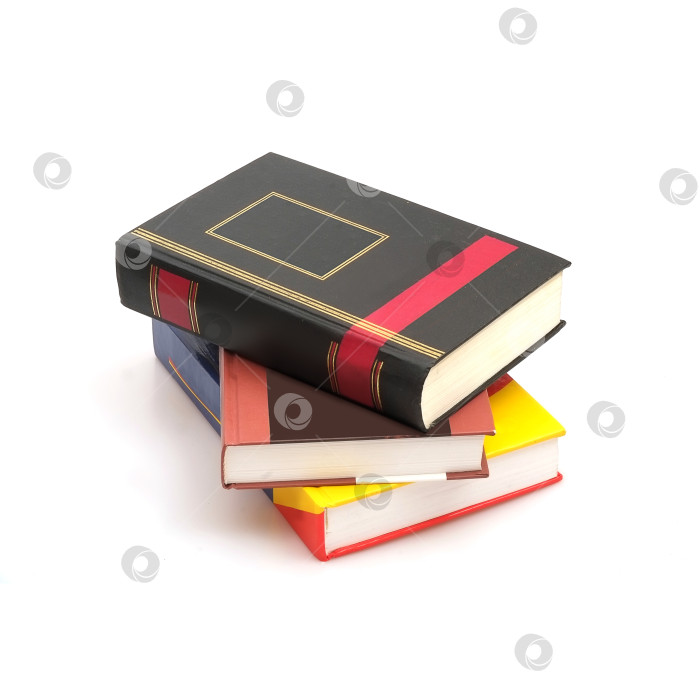 Скачать Стопка книг в цветных обложках с белыми листами, выделяющимися на белом фоне фотосток Ozero