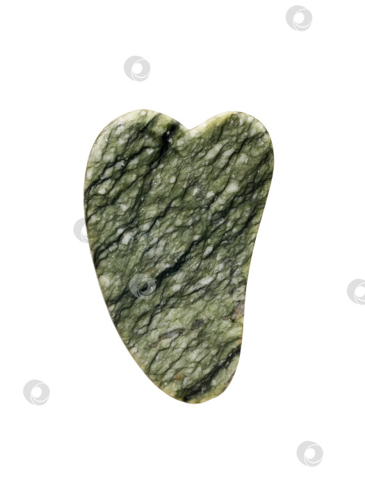 Скачать Инструмент gua sha из натурального камня в форме сердца, выделенный на белом фоне, готов к вырезанию. Чрезвычайно высокое разрешение фотосток Ozero