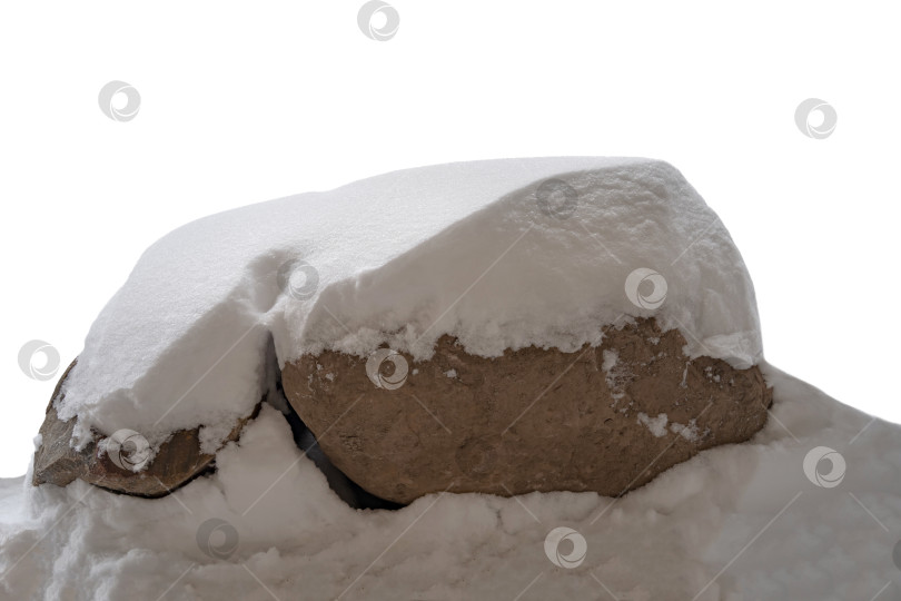 Скачать валуны в снегу, покрытый снегом объект, выделяющийся на белом фоне фотосток Ozero