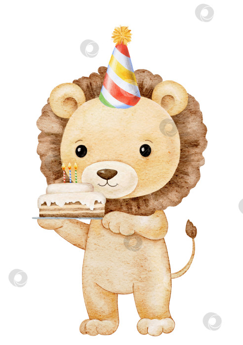 Скачать Акварельный милый празднующий лев в праздничной шляпе держит тарелку с праздничным тортом с горящими свечами. фотосток Ozero