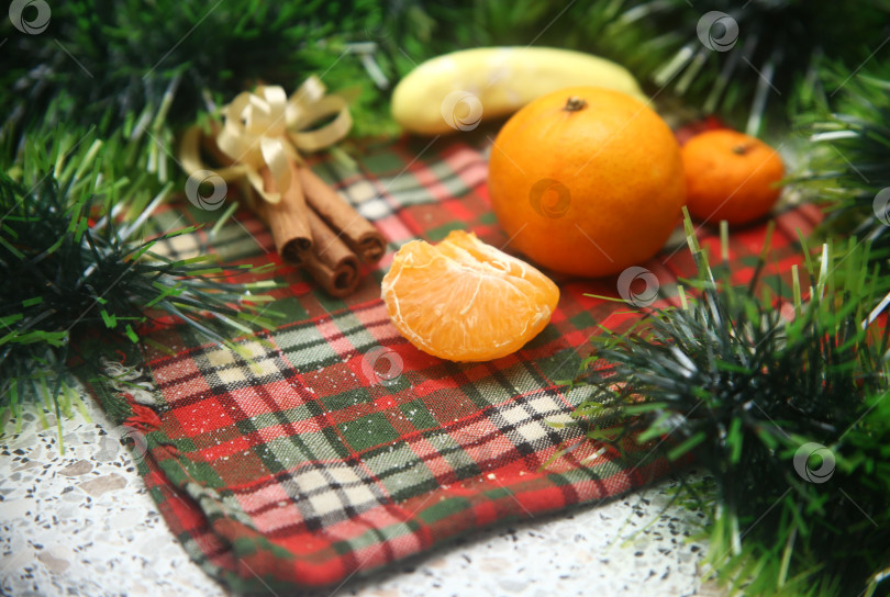 Скачать Фрукты мандарины и корица фотосток Ozero