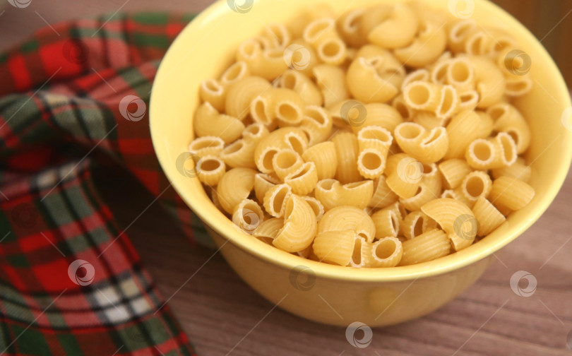 Скачать Макароны рожки в сыром виде фотосток Ozero