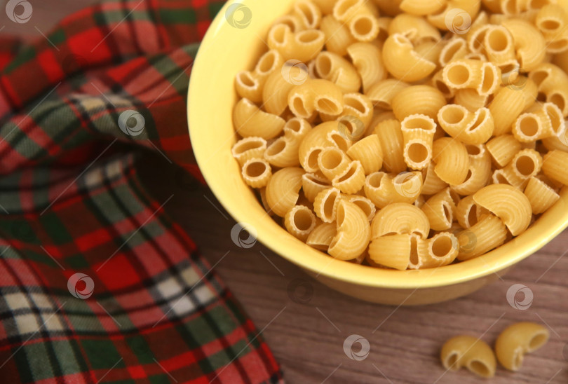 Скачать Макароны рожки в сыром виде фотосток Ozero