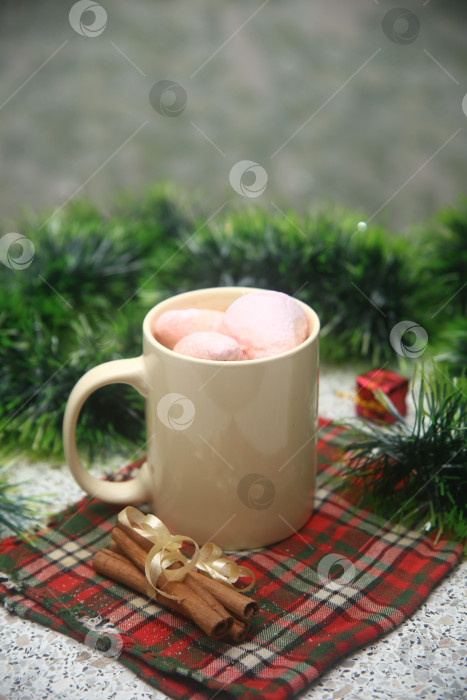 Скачать Напиток кофе с зефиром маршмеллоу фотосток Ozero