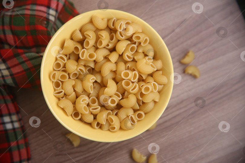 Скачать Макароны рожки в тарелке фотосток Ozero