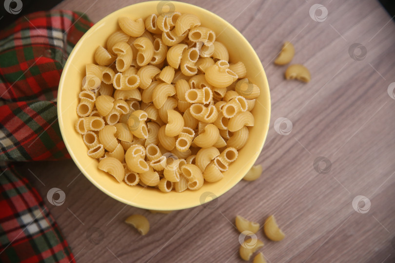 Скачать Макароны рожки в сыром виде фотосток Ozero
