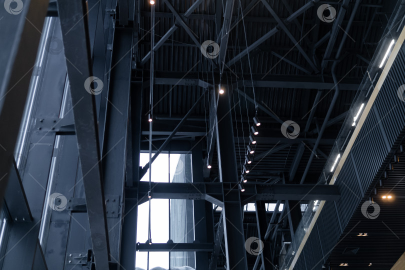 Скачать Интерьер нового здания Пермской государственной художественной галереи, стальные конструкции панорамных стен фотосток Ozero