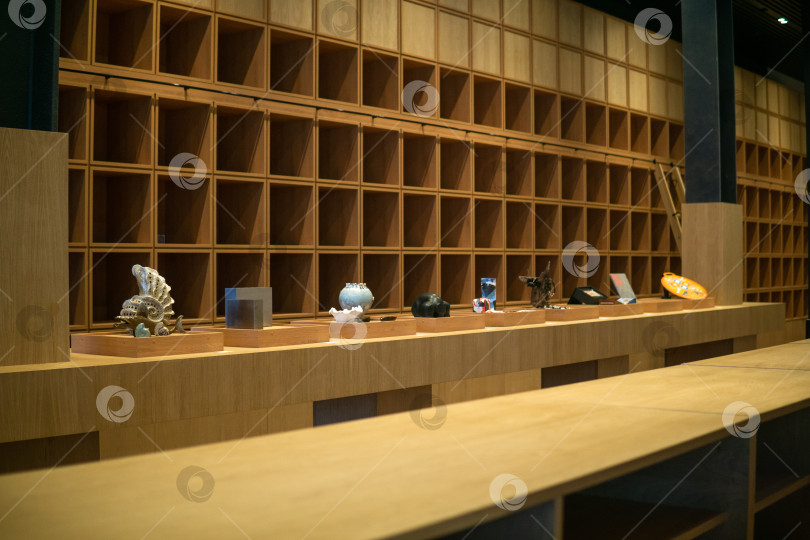 Скачать Интерьер нового здания Пермской государственной художественной галереи, сувенирный магазин в стадии разработки фотосток Ozero