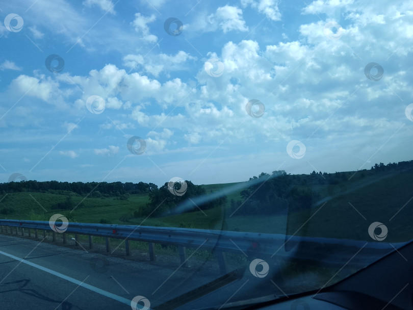 Скачать Вид на дорогу из Джалан-Сауджаны в Джалан-Сауджану. фотосток Ozero