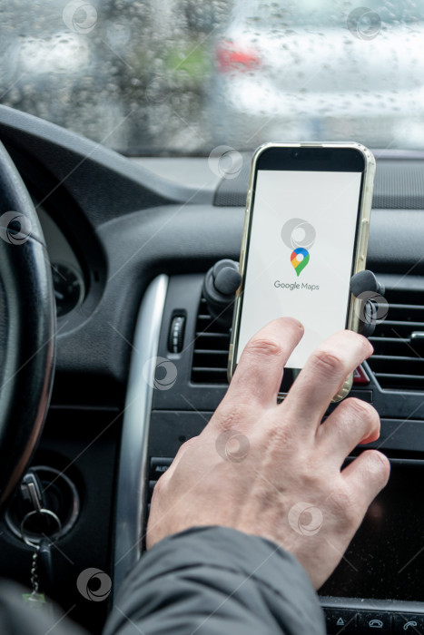 Скачать Бар, Черногория, 12 января 2026 года, приложение Google Maps для мобильного навигатора для водителя фотосток Ozero