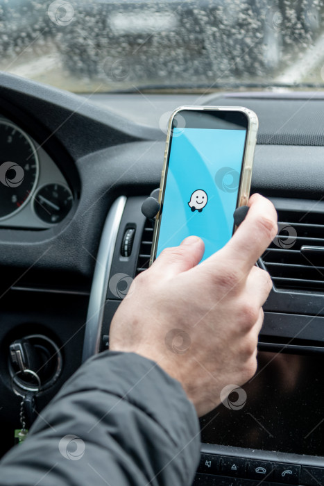 Скачать Бар, Черногория, 12 января 2026 года, приложение Waze Maps для мобильного навигатора для водителей фотосток Ozero