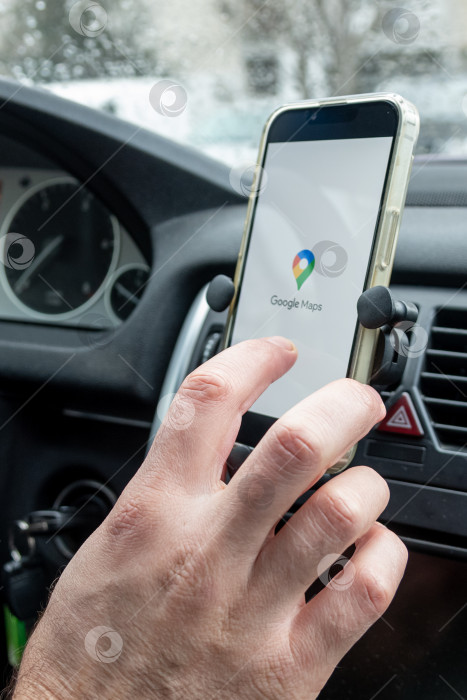 Скачать Бар, Черногория, 12 января 2026 года, приложение Google Maps для мобильного навигатора для водителя фотосток Ozero