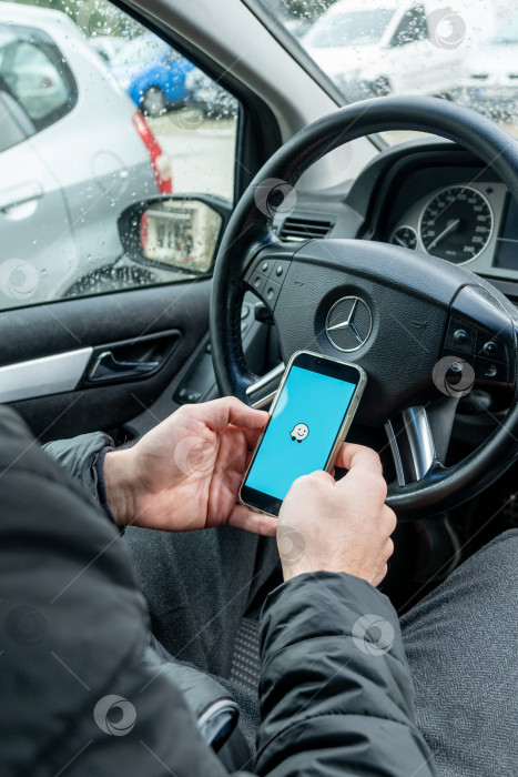 Скачать Бар, Черногория, 12 января 2026 года, приложение Waze Maps для мобильного навигатора для водителей фотосток Ozero