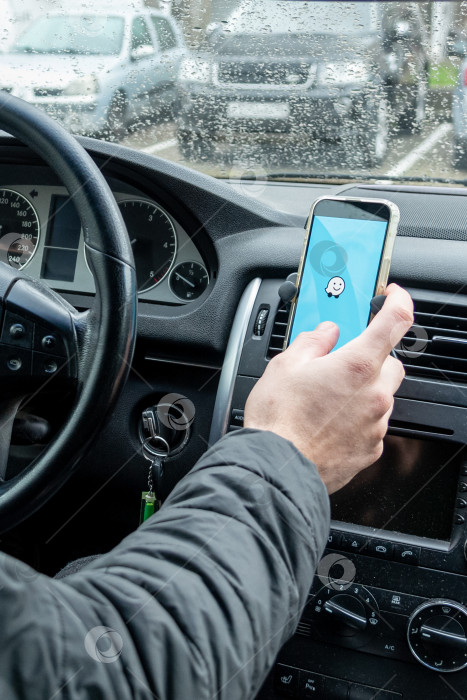 Скачать Бар, Черногория, 12 января 2026 года, приложение Waze Maps для мобильного навигатора для водителей фотосток Ozero