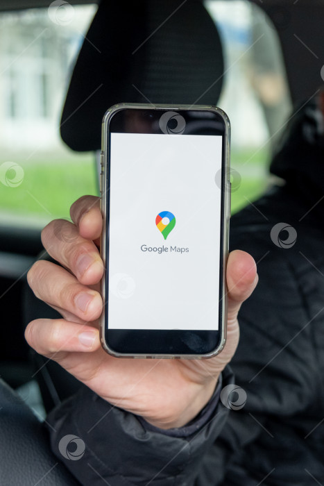 Скачать Бар, Черногория, 12 января 2026 года, приложение Google Maps для мобильного навигатора для водителя фотосток Ozero