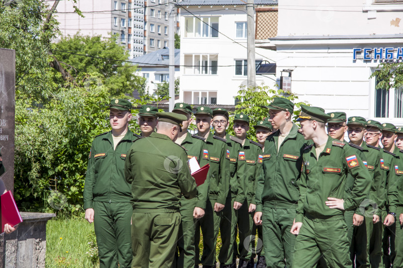 Скачать Егорьевск. 2019-06-02, молодые бойцы в военной форме готовятся к присяге. Присяга молодых парней в рядах российской армии. фотосток Ozero