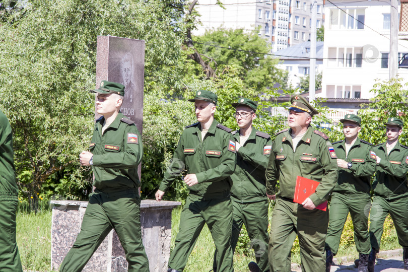 Скачать Егорьевск. 2019-06-02, молодые бойцы в военной форме готовятся к присяге. Присяга молодых парней в рядах российской армии. фотосток Ozero