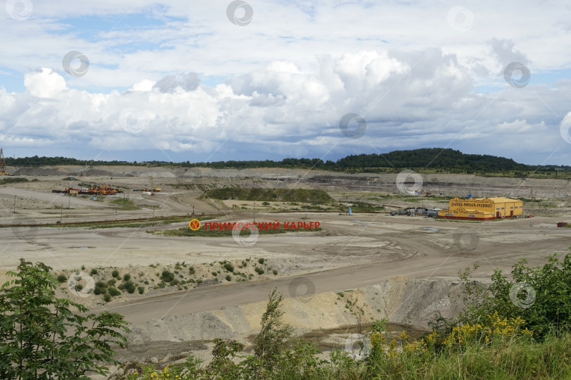 Скачать Приморский янтарный карьер. Поселок Янтарный. Калининградская область, Россия. Август, 21.2025 г. фотосток Ozero