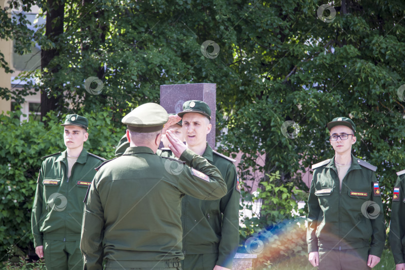 Скачать Егорьевск. 2019-06-02, молодые бойцы в военной форме готовятся к присяге. Присяга молодых парней в рядах российской армии. фотосток Ozero