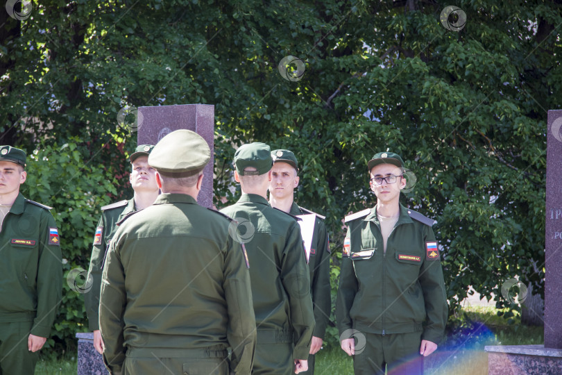 Скачать Егорьевск. 2019-06-02, молодые бойцы в военной форме готовятся к присяге. Присяга молодых парней в рядах российской армии. фотосток Ozero