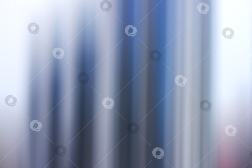 Скачать Современные небоскребы отличаются плавным движением и отражающими поверхностями, создающими сложные визуальные эффекты фотосток Ozero