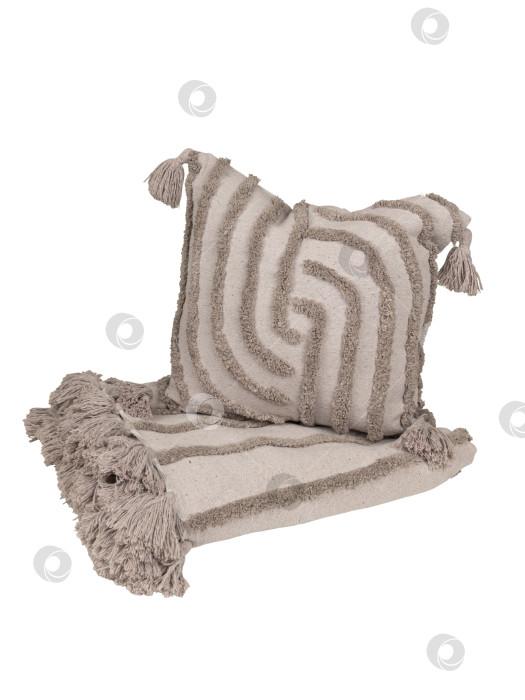 Скачать уютное одеяло и подушка, выделяющиеся на белом фоне фотосток Ozero