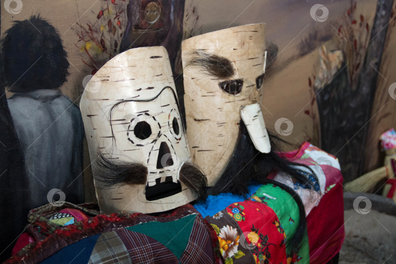 Скачать Беково, Кемеровская область, Кузбасс, Российская Федерация, 3 марта 2013 г.: Историко-этнографический музей "Чолкой", Телеутские берестяные маски: искусство и культурное наследие коренных народов Сибири. фотосток Ozero