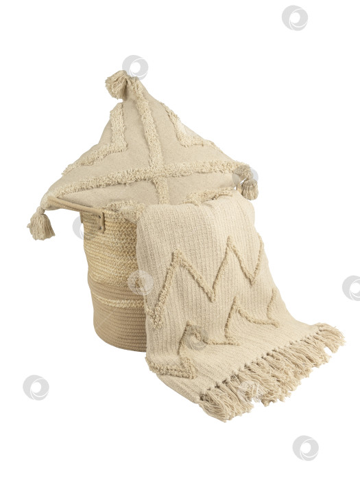 Скачать уютное одеяло и подушка, выделяющиеся на белом фоне фотосток Ozero