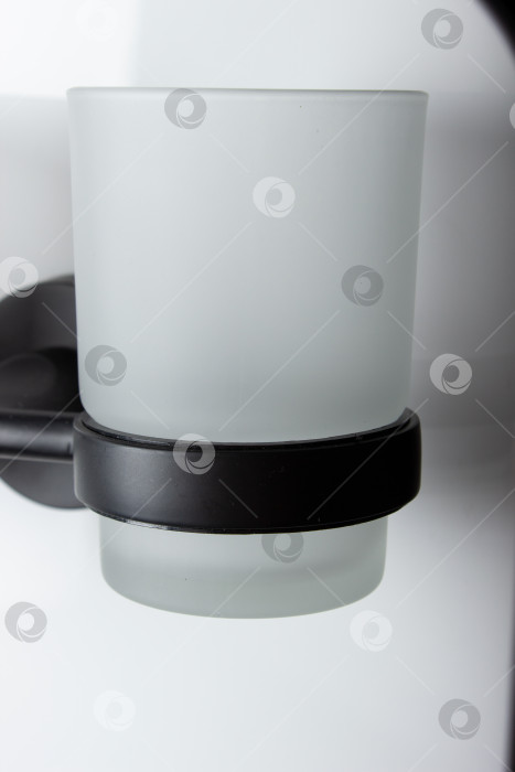 Скачать Минималистичный настенный стеклянный держатель для зубной щетки фотосток Ozero