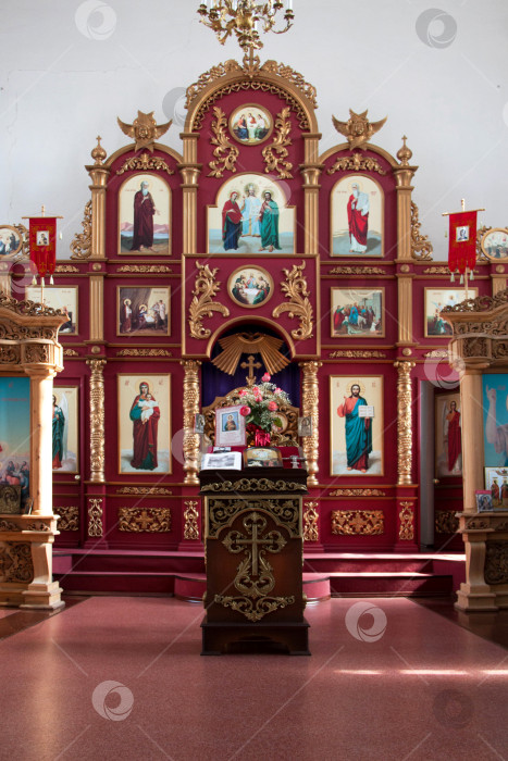 Скачать с. Челухово, Беловский муниципальный район, Кемеровская область — Кузбасс, Кемеровская область, Кузбасс, Российская Федерация, 3 марта 2014 года: Храм великомученика Пантелеимона, алтарь и иконостас в храме Святого Пантелеимона фотосток Ozero