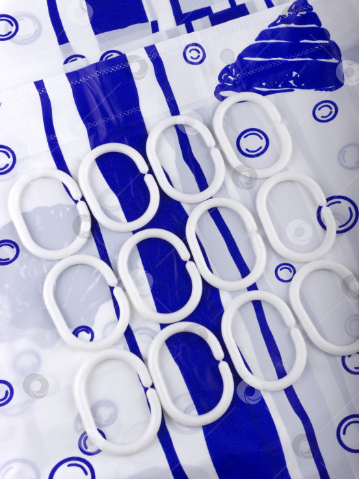 Скачать Голубая полимерная занавеска для ванной комнаты с набором подвесных колец фотосток Ozero