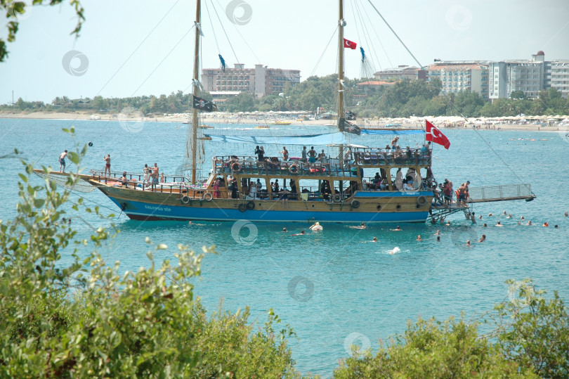 Скачать Турецкий корабль для туристов фотосток Ozero