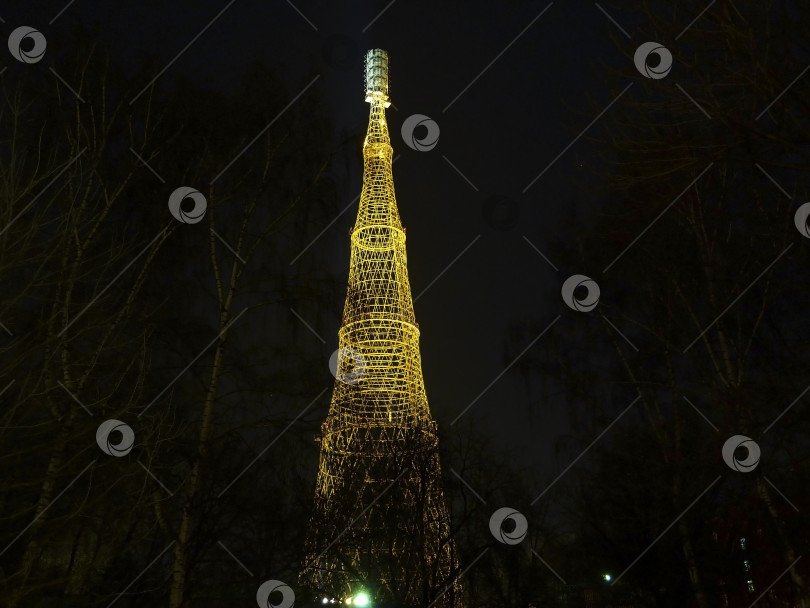 Скачать Шуховская башня на Шаболовке в ночной подсветке. Радио и телебашня Шухова. Москва, Россия. Декабрь, 28.2009г. фотосток Ozero