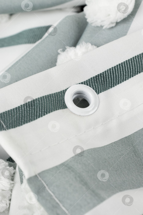 Скачать проушины для штор в ванной, крупным планом фотосток Ozero