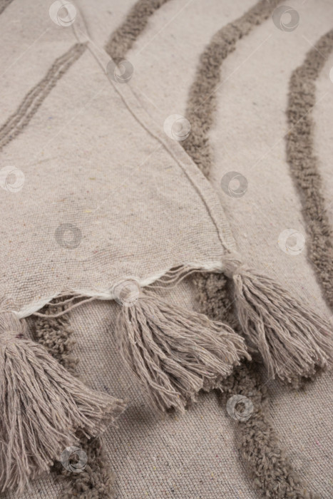 Скачать кисточки из коричневой шотландки крупным планом фотосток Ozero